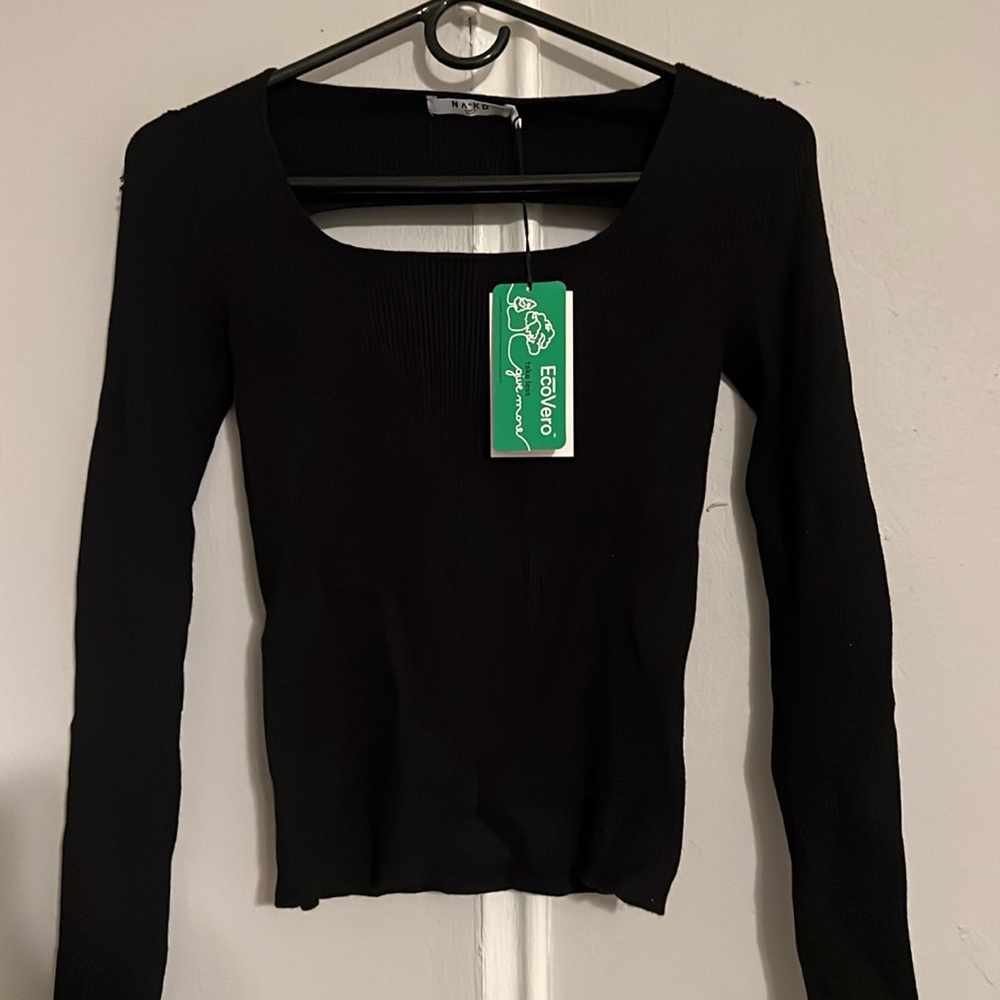 NWT Back detailed ribbed knitted top - Picture 2 of 3